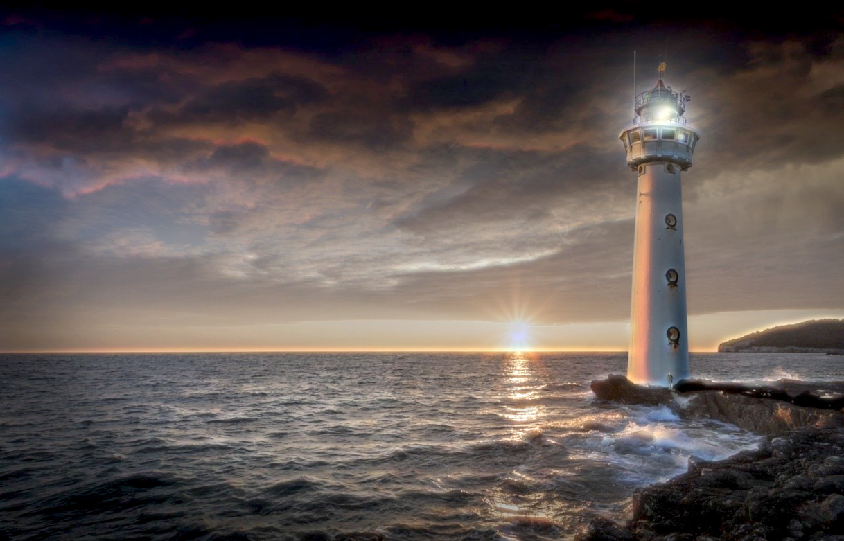 lighthouse-2372461_DN_GlamourLight_Issa.jpg