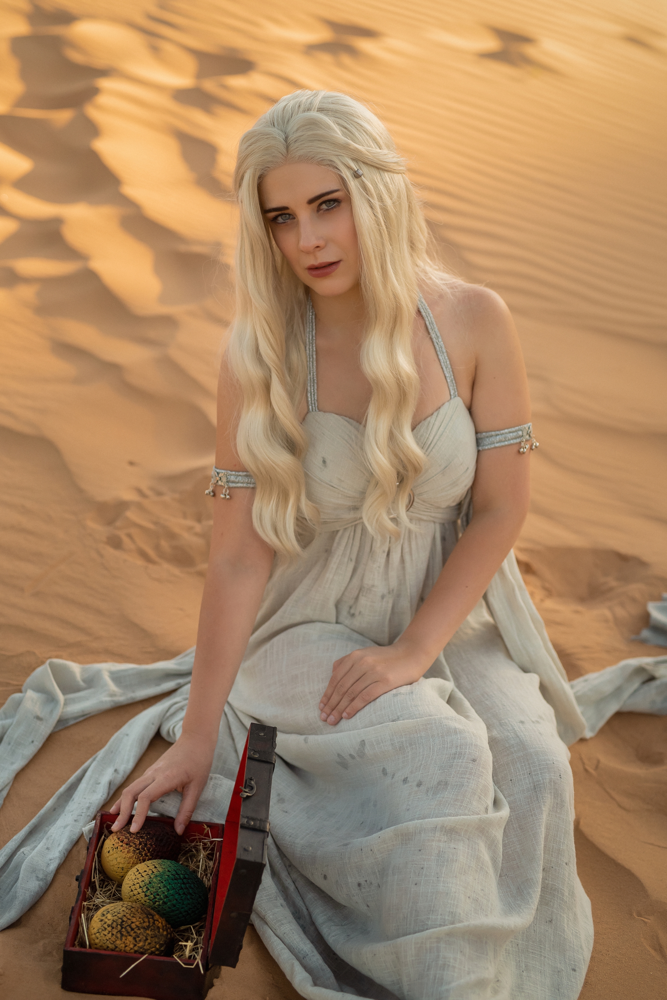 DaenerysTargaryen_by_DungeonQueen.jpg