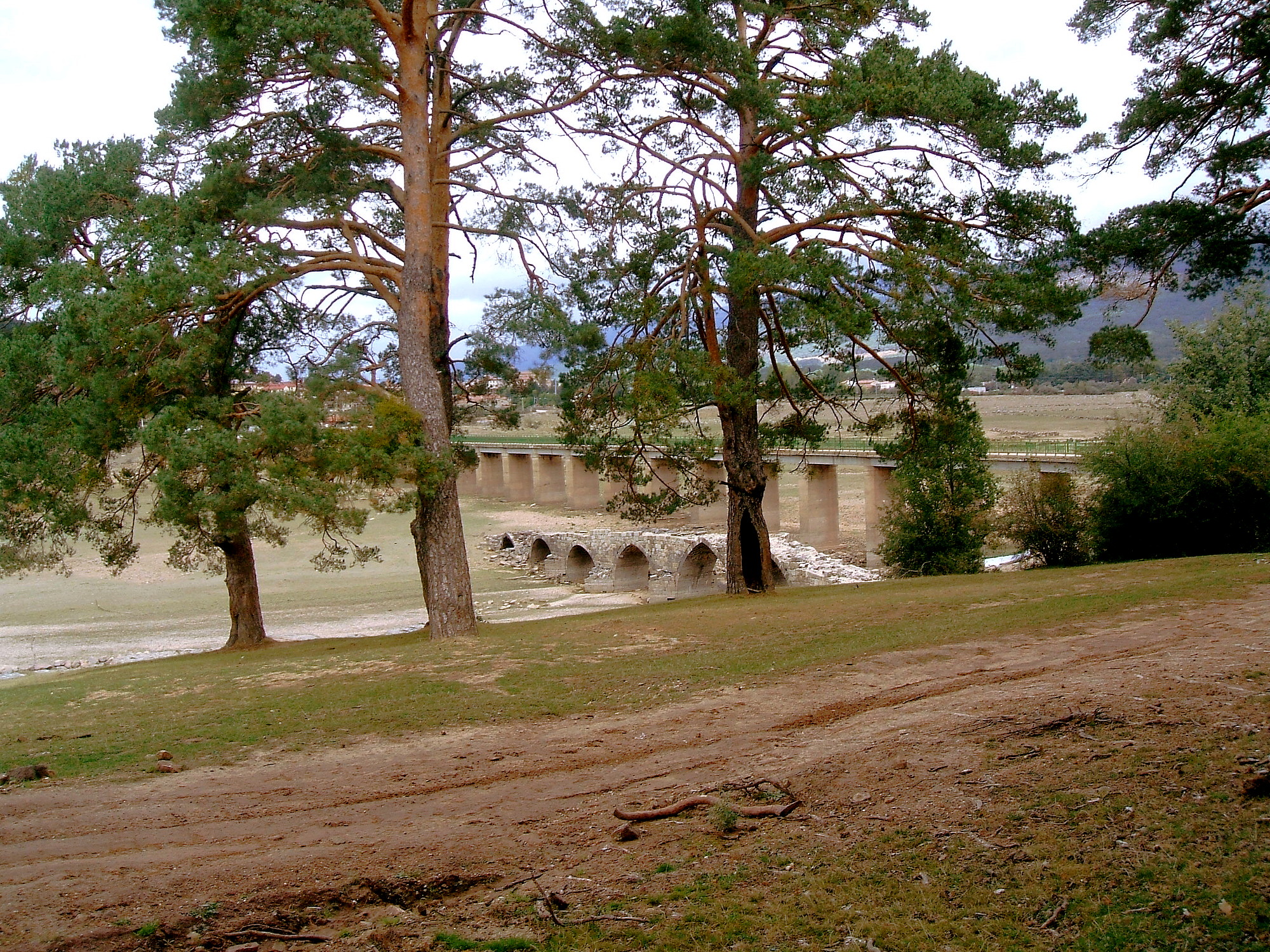 Vinuesa_embalse_seco_Soria_007.jpg