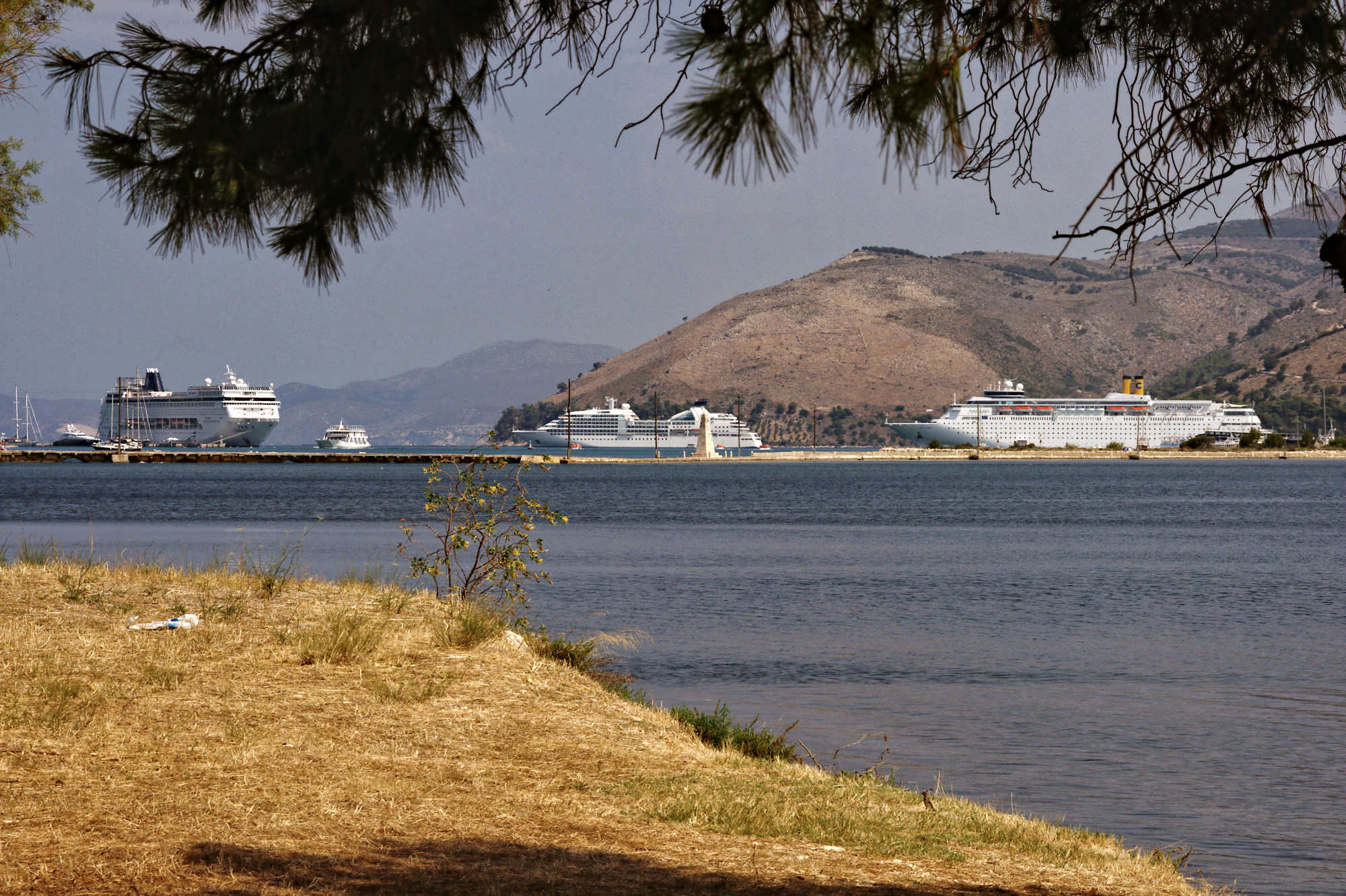 cruise_ships_edited.jpg