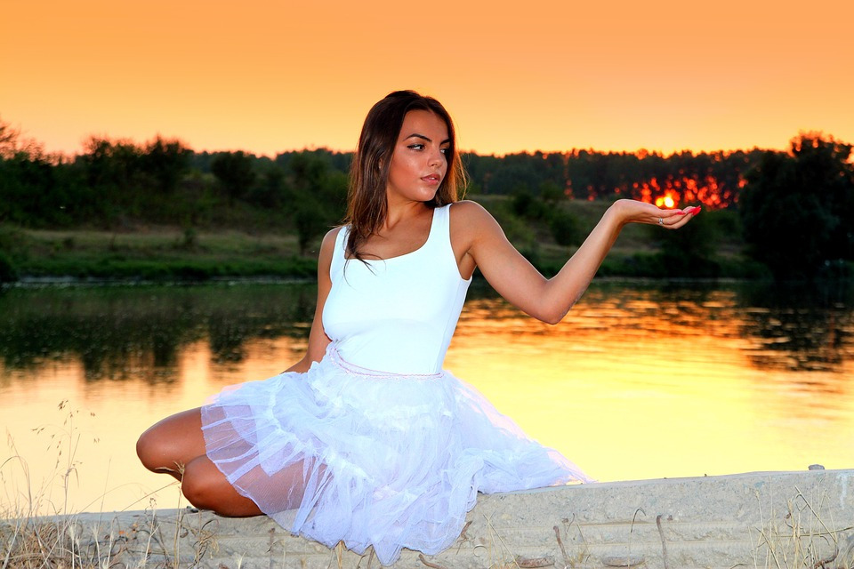 girl-1537536_960_720.jpg