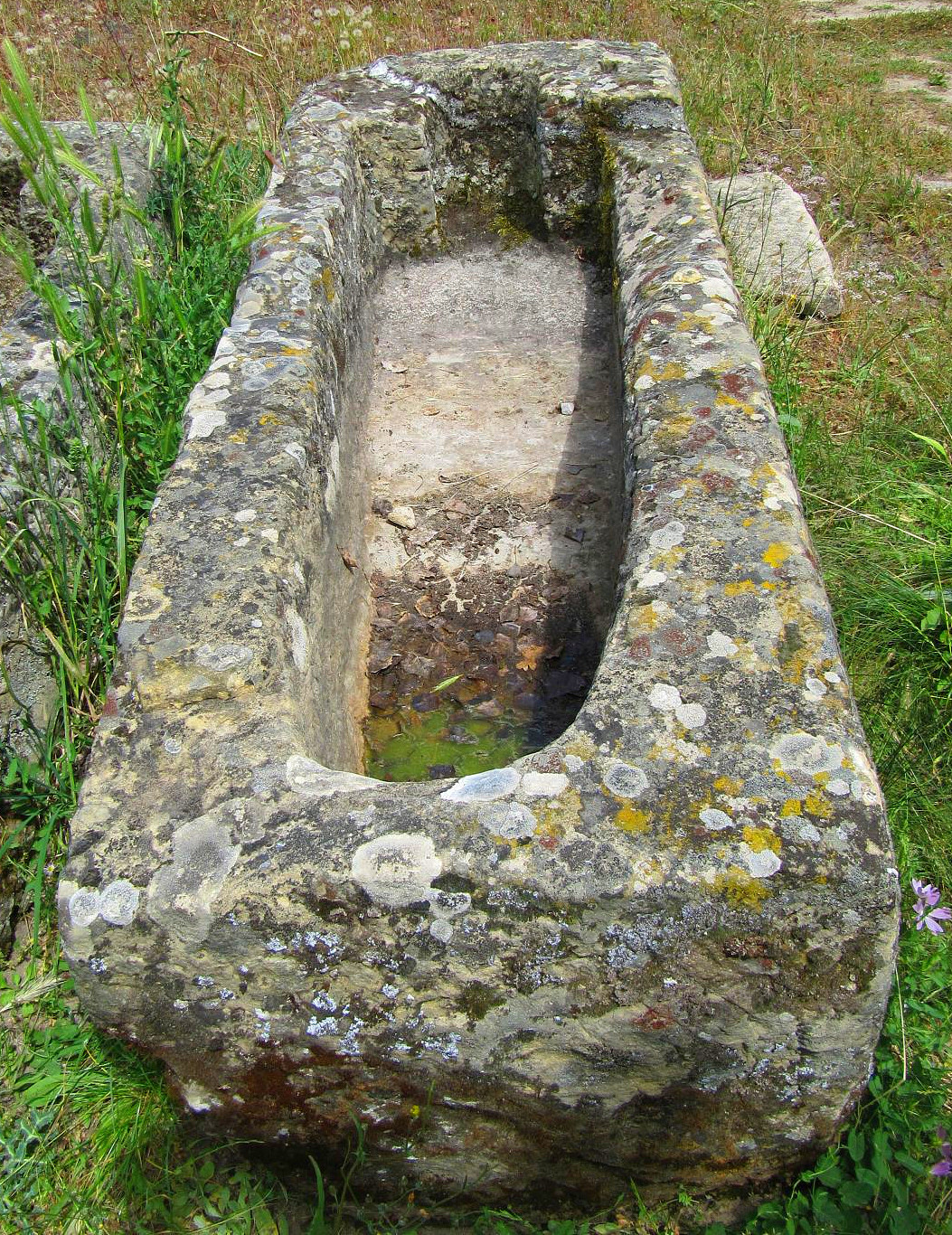 tomb1.JPG