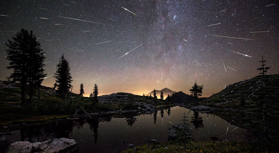 APODPerseidsMtShasta080816.png