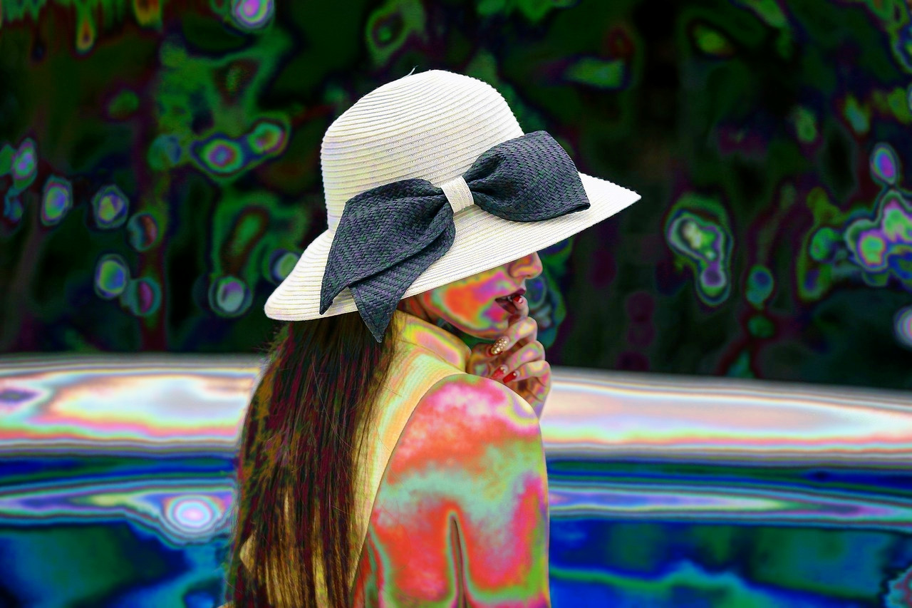 woman-2432575_DN_FunnyCurves_34N.jpg