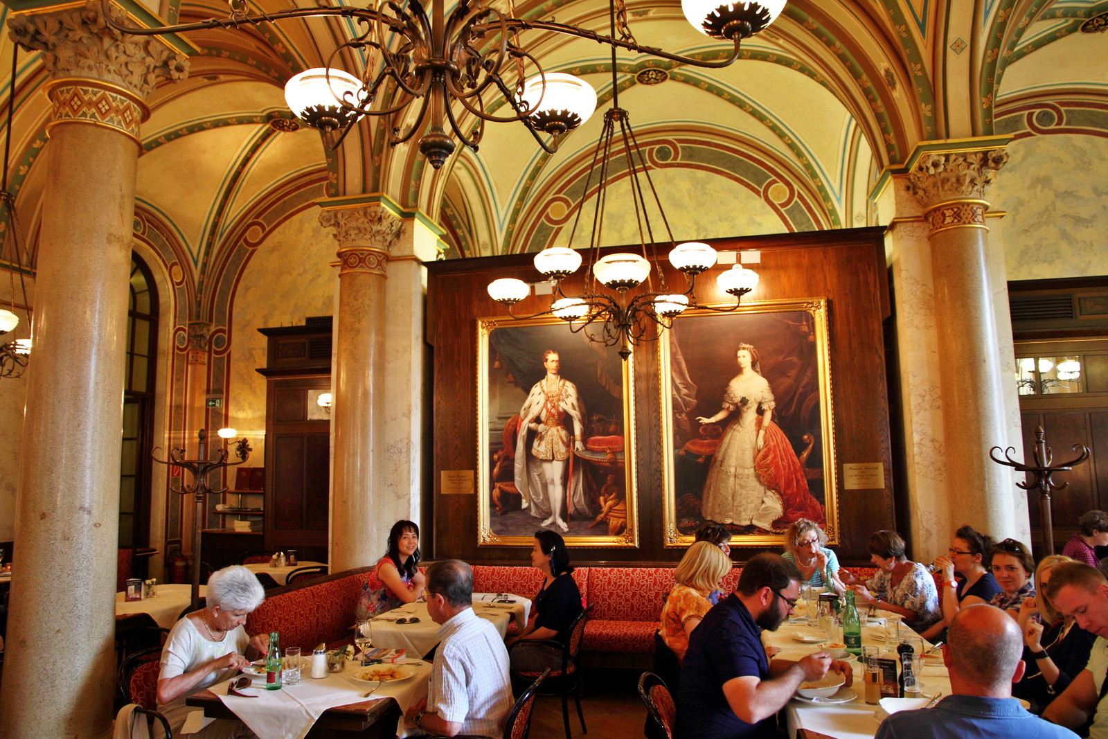 Cafe_Central_in_Vienna_portraits.jpg