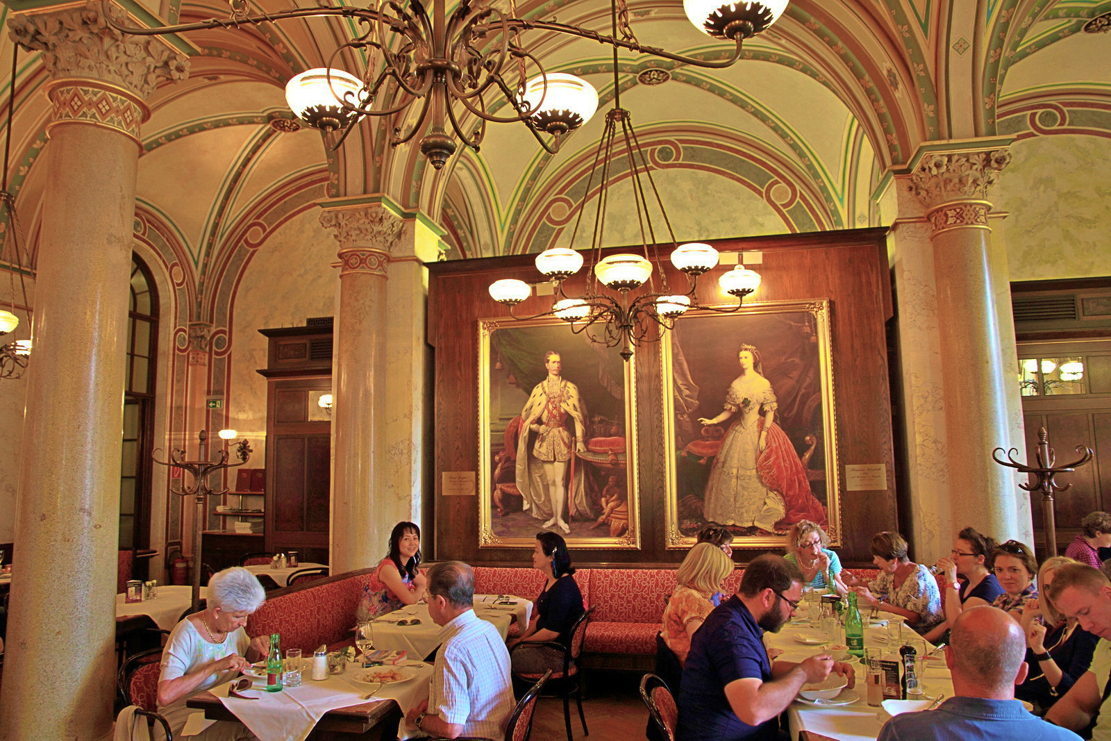 Cafe_Central_in_Vienna_portraits_1.jpg
