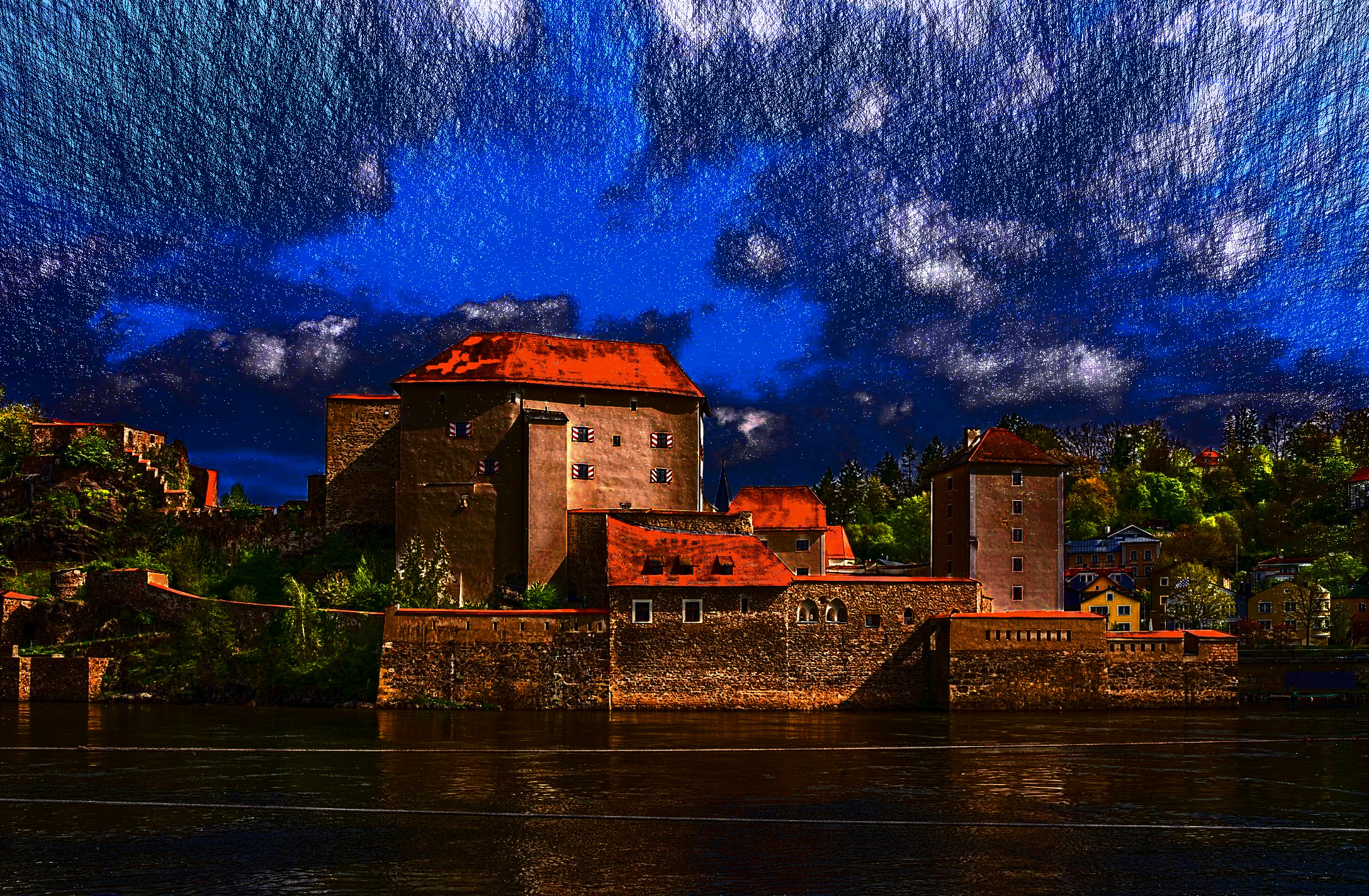 passau-7971014_dehaze_DN_Artistic_and_Divide_BCGraffiti.JPG