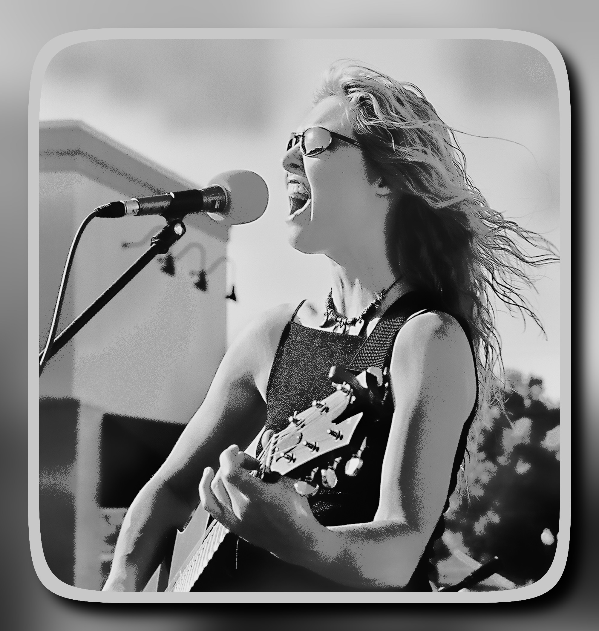 singer-1545903_LocalProcessingNormalize_DN_BlackWhiteEffect_Charcoal.jpg