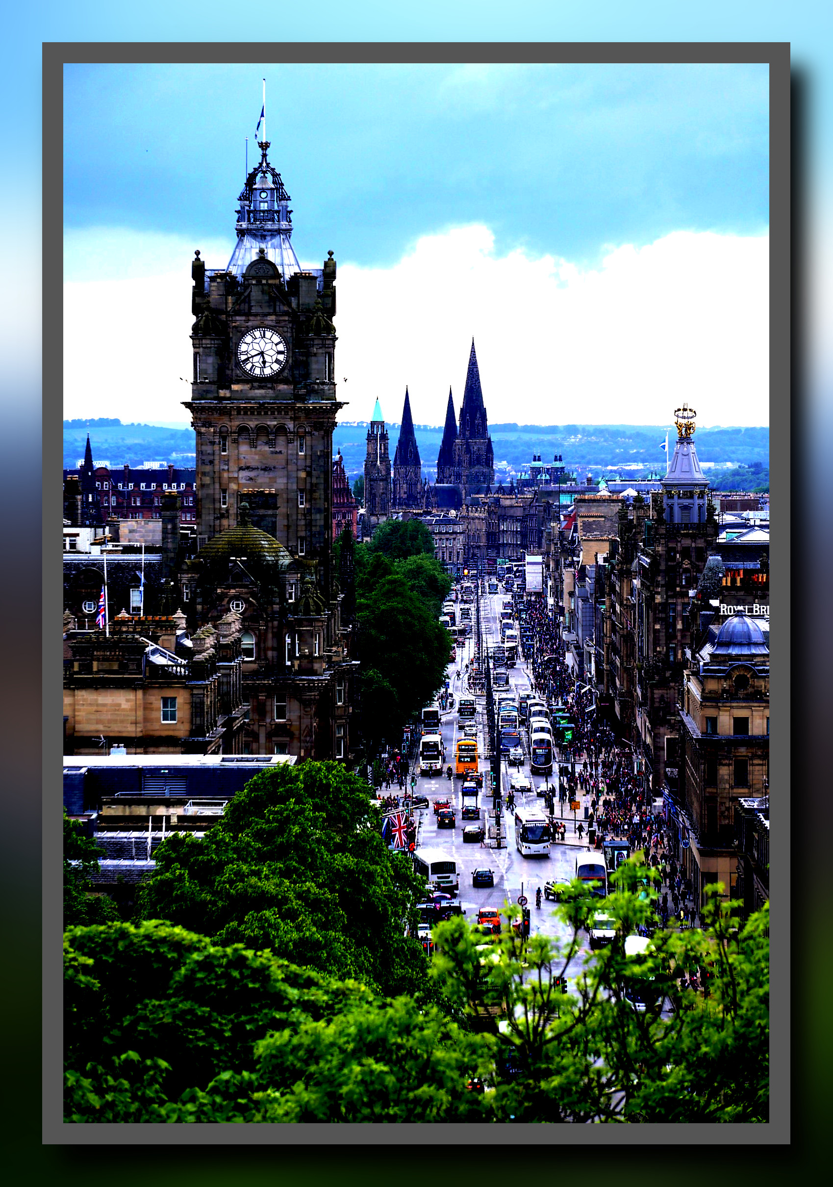 edinburgh-6478536_DN_SimpleFilters_ColorsFramed_Vibrance.jpg