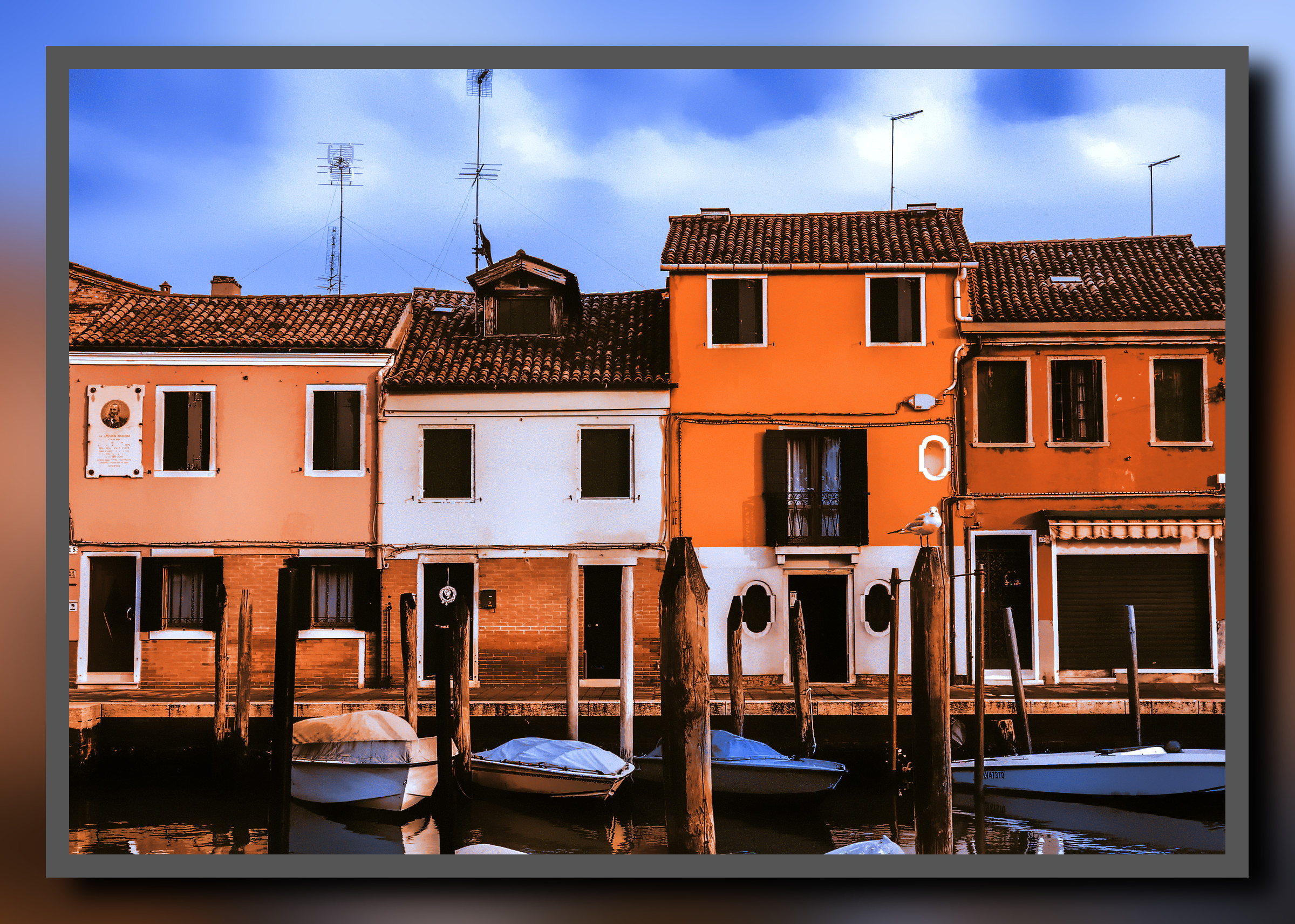 houses-1622066_DN_SimpleFilters_ColorsFramed_RetroFade.jpg